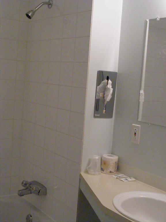 Hotel Motel Bon Accueil Rivière-la-Madeleine Room photo