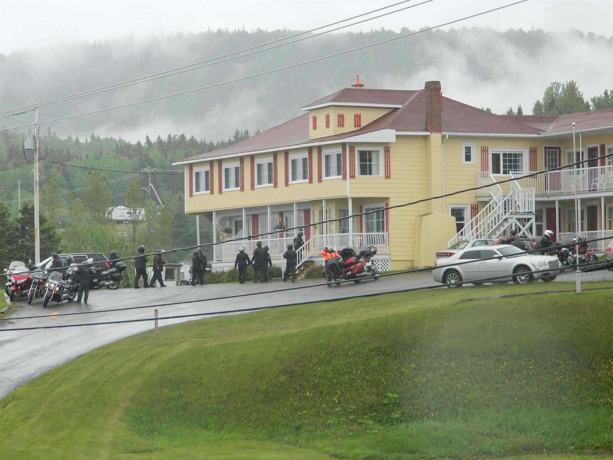 Hotel Motel Bon Accueil Rivière-la-Madeleine Exterior photo
