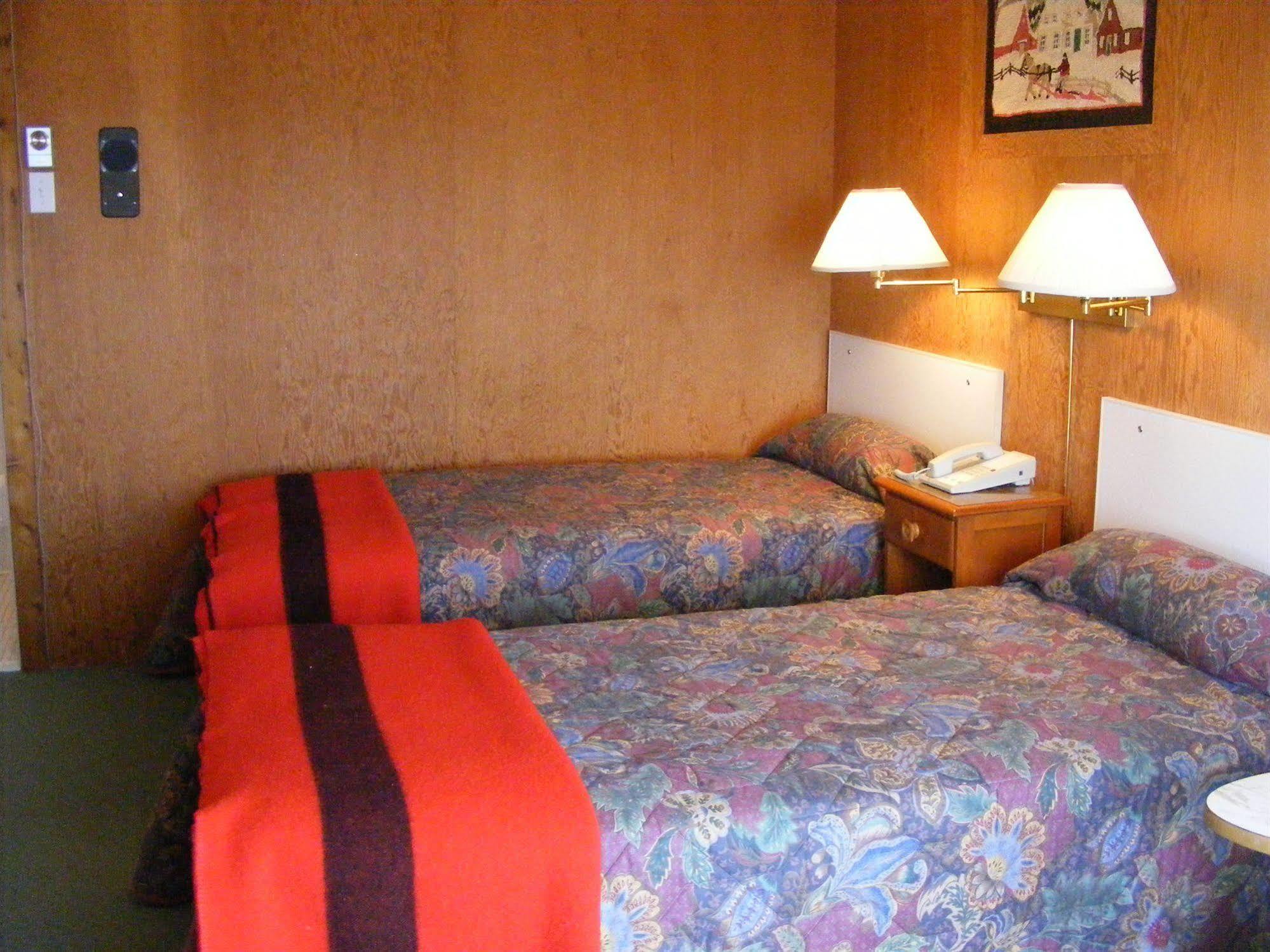 Hotel Motel Bon Accueil Rivière-la-Madeleine Exterior photo