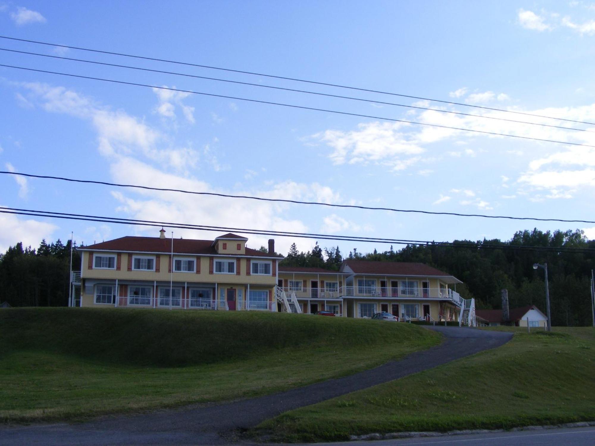 Hotel Motel Bon Accueil Rivière-la-Madeleine Exterior photo